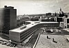 Arkitekt Erling Viksjø vant arkitektkonkurransen i 1939. Høyblokka i kvartalet sto ferdig i 1958, mens Y-blokka ble føyd til i 1969. Viksjø var en pionér innen norsk modernisme. Han tok patent på naturbetong i 1955, med kombinasjonen av naturstein og kunstneriske motiver sandblåst inn i overflaten. Den foredlede betongen med integrert kunst var nyskapende internasjonalt, ifølge Fortidsminneforeningen.