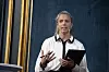 Den norske astronauten Jannicke Mikkelsen var uten tvil det største trekkplasteret under romindustriens årlige konferanse Space Dinner, som ble arrangert av Norsk Industriforum for Romvirksomhet (Nifro) tirsdag. Her står hun på scenen og forteller om den kommende romferden. Foto: Harald Brombach