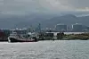 Som et Soria Moria slott i det fjerne reiser Snøhvitanlegget seg og tegner et bilde av den nye tid. Endelig skal Finnmark ta del i det norske olje- og gasseventyret. Hammerfest blir porten til Barentshavet, verdens nordligste oljehovedstad. Om 14 måneder er driften i gang.