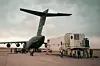 En GPS-satellitt fra Lockheed Martin lastes for transport til sin oppskytningsplass i Florida. Satellitter er viktige for militær aktivitet.