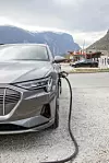 Elbilen Audi E-Tron lader. Foto: Marius Valle