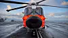Et norsk redningshelikopter av typen AW101-612 Sar Queen på dekket på det britiske hangarskipet HMS Queen Elizabeth, sammen med et par britiske, bevæpnede søsterhelikoptre som der går under navnet Merlin.