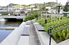 Den nye kanalparken som ble åpnet i fjor sommer, låner litt vann fra kraftverket til gjennomstrømming under broer og langs gangveier med blomsterbed og benker.