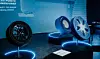 På Michelin-museet ved hovedkontoret i Clermont-Ferrand har selskapet et rom med visjoner. Her vises de luftfrie dekkene frem. Foto: Michelin