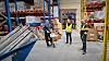 På Coop-lageret på Langhus skal 2200 lysstoffrør i taket skiftes ut med «intelligent» led-belysning. Fra venstre: Lagersjef Erling Netskar, Torstein Jystad fra Coop og Ola Pedersen i Adapti. Foto: Knut Bjørheim
