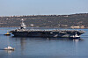 Hangarskipet USS Gerald R. Ford i det skipet forlot Soudabukta ved Chania på Kreta 26. februar.