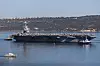 Hangarskipet USS Gerald R. Ford i det skipet forlot Soudabukta ved Chania på Kreta 26. februar.