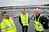 Teknisk sjef i Asko Øst, Lars Erik Olsen (t.v.), adm. dir Andre Tangerud og solpanel-leverandøren Thor Christian Tuv (t.h.). Foto: Jannicke Nilsen