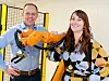 Sølvar Flatmo og Anita Hager er stolte over at de har bidratt til å gjøre batteriproduksjon lønnsomt i Norge gjennom utstrakt automatisering.