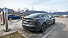 Tesla Model 3 på en Supercharger i Sandane i Nordfjord.