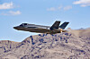 Det var et slikt fly som tirsdag styrtet i Nevada. Det amerikanske F-35 Lighting II-flyet på bildet er fotografert nær Nellis Air Force Base i Las Vegas ved en tidligere anledning.