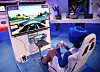 MESSE: Hos Intel kan interesserte prøve ut såkalt 'augmented reality' - her i form av et bilspill der 'rattet' er en pappskive.