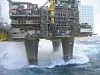 Storm og orkan i Nordsjøen i begynnelsen av november 2006: Oseberg A. Kjempebølger herjer og skader materiell på flere plattformer dette døgnet. Samme døgn gikk et skip rundt i Østersjøen, mens fergetrafikken i Norden ble til dels satt ut av spill. På Hydro-plattformen tok en av Hydros ansatte disse bildene.