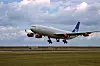 Dette er et Airbus A340-300 som SAS mottok sitt første eksemplar av i juli2001. Foto undefined: SAS