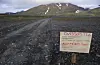 Et varselsskilt er satt opp på veien som fører til Bardarbunga-vulkanen på Island, etter kraftig seismisk aktivitet i området de siste dagene.