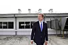 Utenriksminister Børge Brende (H) var med på åpningen av solcellepanelet på taket av banken i Indonesia denne uken. Foto: Kristin Enstad, UD