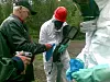Statnett og Nexans gjør seg klar til å gå inn i skjøtekammeret etter eksplosjonen i en skjøt ved Oslofjordkabelen 27. mai 2009.