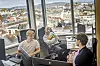 Fra kontoret er det utsikt over mange av Bergens tak. Her tar de en prat med Ada Incubator-sjef Lars Grønnestad. Foto: David Toman Søberg