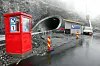 Her, i de helt nye Streketunnelene ved Hellesylt, var nødtelefonen helt død da strømmen forsvant 1. juledag.
