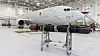 En Stingray-torpedo sammen med et P-8A Poseidon inne i Atlantic Building på flystasjonen Lossiemouth i Skottland.