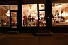 FULL FEST: Glødelampenes tid er snart over, men i lampebutikken varer fortsatt festen.