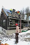 Bjørn Thorud er sjef for Multiconsults avdeling for solenergi. Hjemme valgte han bygningsintegrerte solceller på taket. Foto: Knut Bjørheim