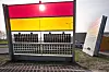 Tester støydempere: To støydemper-moduler med gjennomsiktige solcellepanel, er installert langs en lokal ringvei ved byen Den Bosch i Nederland.