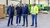 Tekstilnæringen står for nærmere 10 prosent av det globale CO2-utslippet i verden. I 2022 eksporterte vi 31.642 tonn brukte tekstiler og tekstilavfall ut av Norge, fordi det ikke finnes materialgjenvinning av tekstilavfall her hjemme. Det vil Norsk Tekstilgjenvinning gjøre noe med. Nå starter de opp sitt forsknings- og demonstrasjonsanlegg for mekanisk tekstil-til-tekstil-gjenvinning. F.v: Steffen Johannessen, Pål Erik Haraldsen, Rune Larsen og Christoffer Lindhagen.