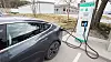 Tesla Model 3 er Teslas første modell med CCS-kontakt. S og X støtter Chademo gjennom en overgang. Foto: Marius Valle
