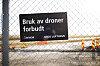 Oslo Lufthavn Gardermoen, forbudsskilt mot droneflying på sikkerhetsgjerde rundt flyplassen. Foto: Ørn E. Borgen / NTB