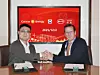 Avtalen ble signert under Marintec i Shanghai forrige uke, av Tom Wang, i BYD Energy Storage og Ole Jacob Irgens, regionsdirektør i Corvus Energy. Foto: BYD ENergy Storage