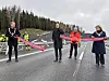 Samferdselsminister Jon-Ivar Nygård liker at Vegvesenet åpner veger som ny rv. 4 Roa-Gran tidligere enn planlagt. Fredag klippet han snora for den nye vegen. Ordførerne Harald Tyrdal i Lunner og Gunn Elisabeth Alm Thoresen i Gran deltok også under åpningen sammen med assisterende vegdirektør Ove Myrvåg.