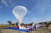 Her holder et team på å gjøre klar en av testballongene til Loon-prosjektet. Bildet er fra 2017. Bilde: Google