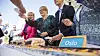 I august 2015 delte statsminister Erna Solberg, venstreleder Trine Skei Grande, daværende KRF-leder Knut Arild Hareide og FRP-leder Siv Jensen ut kake i forbindelse med at regjeringen begynte planlegging av ny Ringeriksbane.