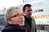 BELLONA: Kommunalminister Liv Signe Navarsete har besøkt Bellona for å prate om energi- og miljøvennlige bygg og få synspunkter til den kommende stortingsmeldingen. I bakgrunnen Marius Holm som viser statsråden det nye Bellonabygget.