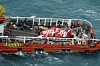 AirAsia-flyets haleparti ble lørdag hentet opp av havet. Her ligger det på dekk i redningsbåten Crest Onyx.