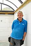 Etter at huset var ferdig, gikk Robert Grønli i gang med å lage basseng i Thermomur. Foto: Delta V
