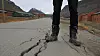 Veiene har lett for å sprekke opp i Longyearbyen. Men bildet er tatt i 2016, og akkurat denne strekningen kan godt være utbedret siden den gang.
