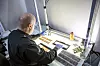 Dag Myrestrand i Bitmap renser og scanner gammel film og skaper høyoppløselige digtiale versjoner.