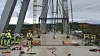 Fredag ble den siste, av totalt 30 brukasser, løftet på plass på Hålogalandsbrua.