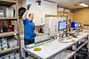 Laboratorieleder Øystein Kjelberg tar bilde av den mistenkte. Foto: Bjørn Olav Amundsen