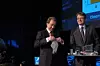LANG LUNSJ: Kjell Inge Røkke holder servietten der planen ble lagt i august 2003. Konsernsjef Øyvind Eriksen i Aker ASA (til h.) var med på lunsjen der fremtiden ble staket ut.