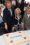 ÅPNING: Næringsminister Trond Giske (t.v.), helseminister Anne-Grete Strøm-Erichsen og justisminister Knut Storberget fikk servert 'Nødnettkake' under åpningsmarkeringen.