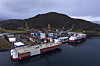 BOA Barge 33 ligger oppå BOA Barge 36. BOA 33 skal bygges om for et større oppdrag. Bildet er tatt rett før Hurtigrutens MS Fridtjof Nansen forlot Kleven for å begynne sine arktiske ekspedisjoner.