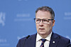 Forvarsminster Bjørn Arild Gram under fremleggelsen av de årlige risikovurderingene tidligere denne uken.