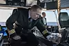 Torghatten-rederiet Bastø Fosen har både autodokking og autokryssing - det vil si at kapteinen ikke behøver å hold ei hendlene. Kaptein Christian Larsen sjekker instrumenter. Adm.dir. Øyvind Lund i Bastø-Fosen i bakgrunnen. Foto: Kongsberg Maritime