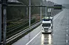 Denne elektrifiserte veien tilhører et testanlegg utenfor Berlin. Tidlig i 2016 skal E16 vest for Gävle få tilsvarende kontaktledninger på en to kilometer lang prøvestrekning.