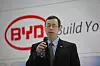 Den kinesiske bilprodusenten BYD (Build your dreams) stilte med sin USA-sjef, Stephen Colbert-lookaliken Michael Austin, til å fortelle om sin elbilsatsing. Stikkord var produksjon av solceller og batterier i tillegg til elbiler.