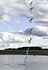 Dette time-lapse-bildet viser hvordan Eagleray XAV propellerer ut av vannet og opp mot himmelen. Foto: North Carolina State University/ Teledyne Technologies