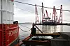 Boabarge og kranlekteren Gulliver. begge skal brukes under hevingen av Helge Ingstad. Foto: Arne Fenstad